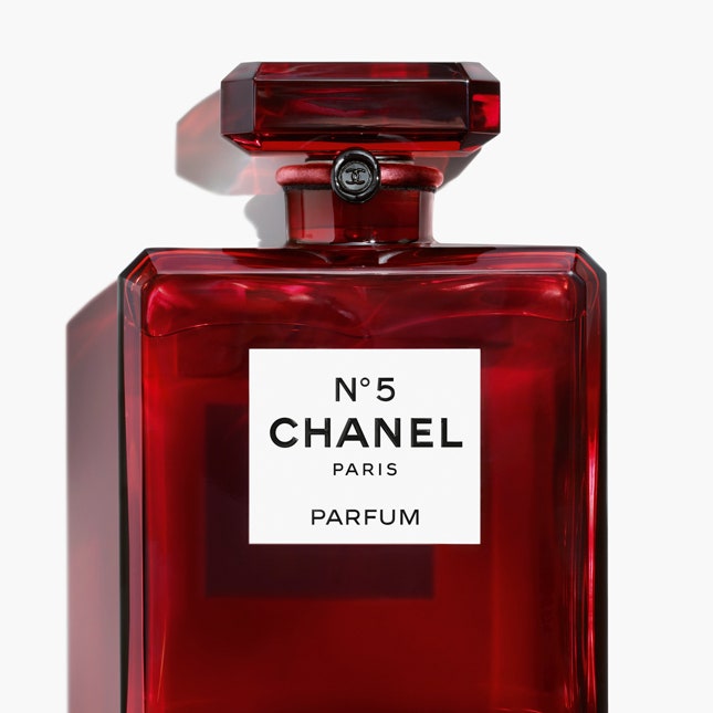 Chanel выпустили Chanel №5 в красном флаконе