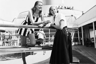 Грейс Келли с подругой Франсис Грэй на лайнере SS Constitution апрель 1956.