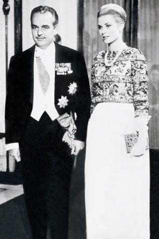 Ренье III и Грейс Келли в платье Balenciaga 1961.