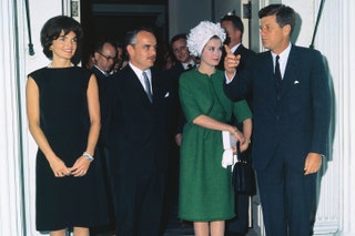Жаклин Кеннеди Ренье III Грейс Келли в Givenchy и Джон Кеннеди в Белом доме 1961.