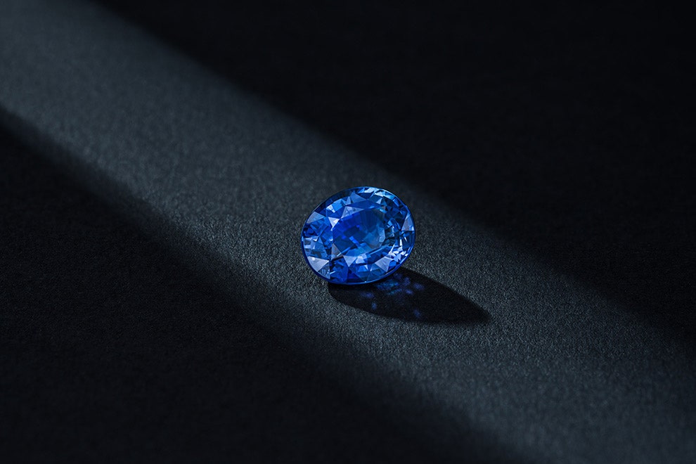 Полностью природный в своей красоте синий сапфир весом более 30 каратов — настоящее сокровище