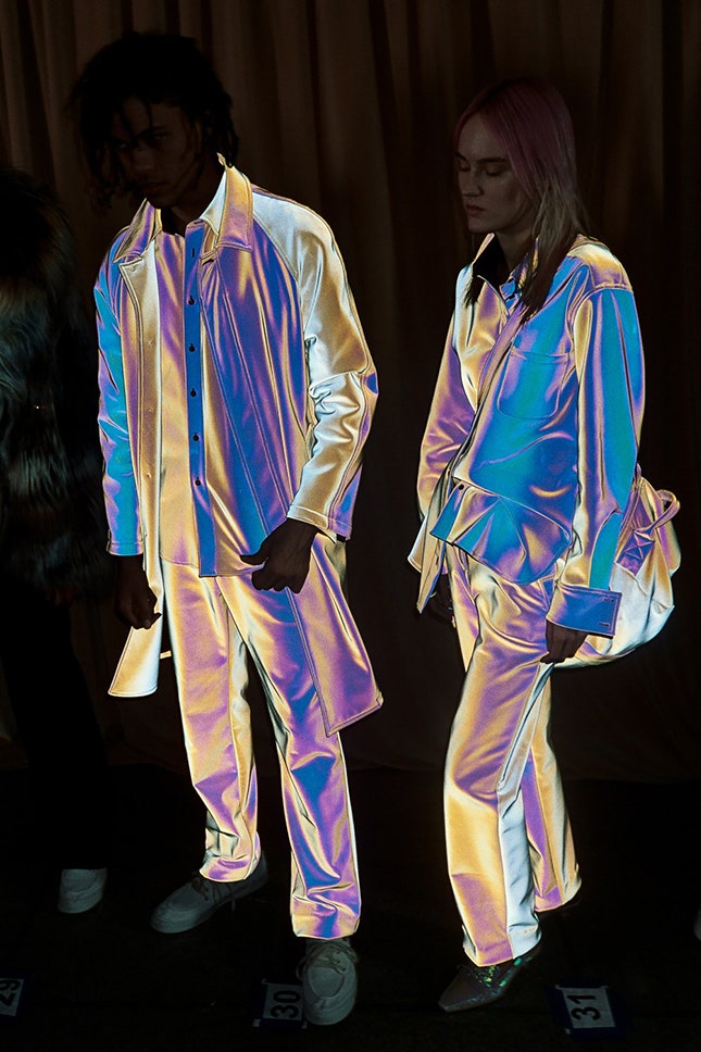 Модный тренд 2018  фото одежды со светоотражающей тканью