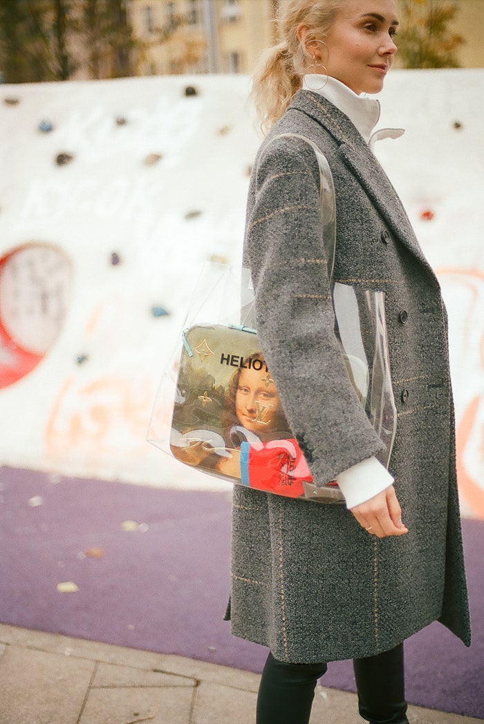 Пальто Calvin Klein 205W39NYC свитшот Гоша Рубчинский юбка Vêtements ботфорты перчатки и чехол для ноутбука Louis...