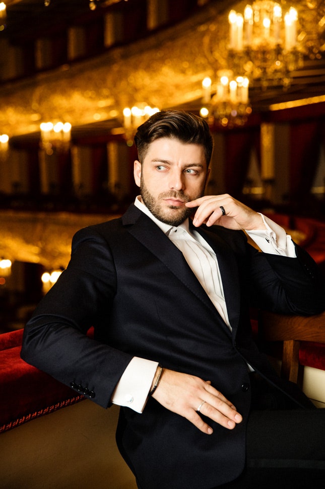 Кольцо и браслет Metropolitan кольцо Damianissima запонки D.Side все Damiani пиджак и брюки Brooks Brothers рубашка Eton