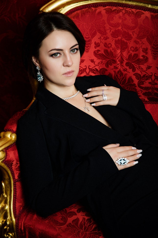 Кольцо и серьги Emozioni c аквамарином кольца и крестик Belle Epoque колье Special Classic все Damiani комбинезон Vassa...
