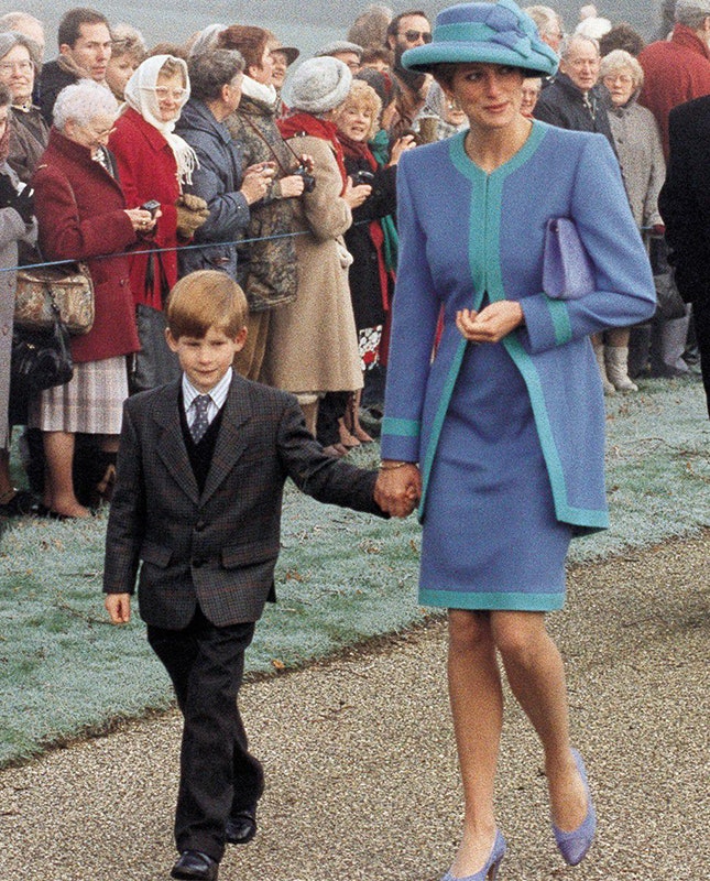 Принцесса Диана и принц Гарри на церковной службе в Сандрингеме 1991 год