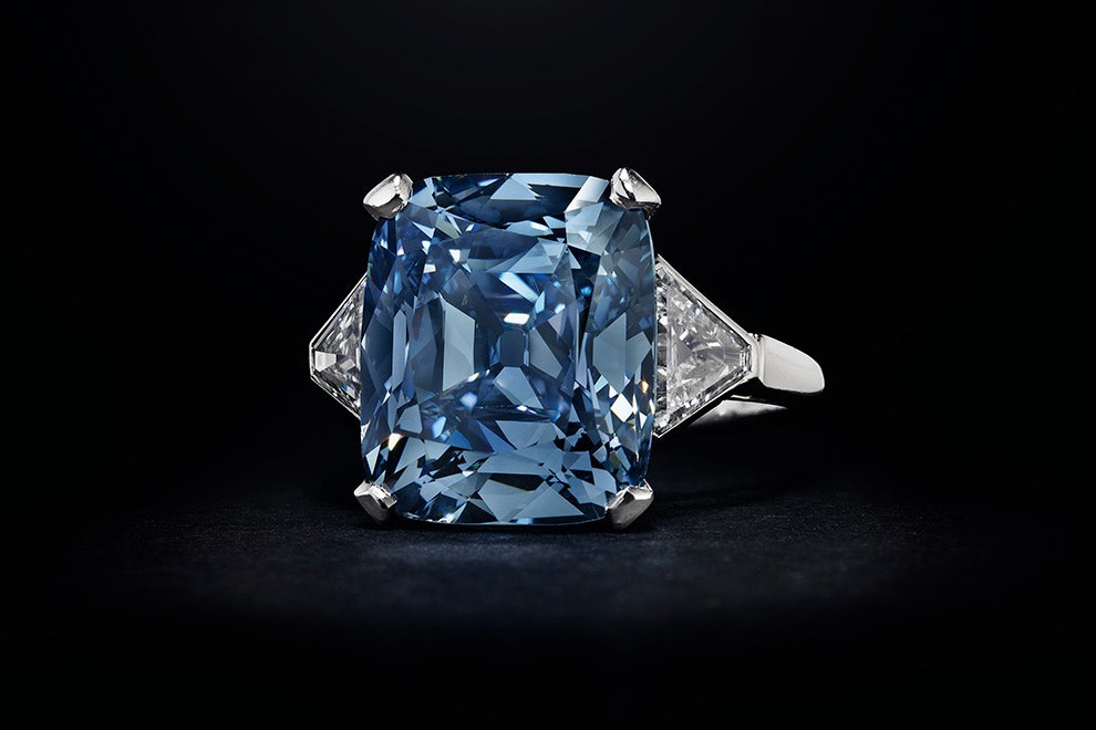 Bvlgari помолвочное кольцо Cielo di Roma с голубым бриллиантом