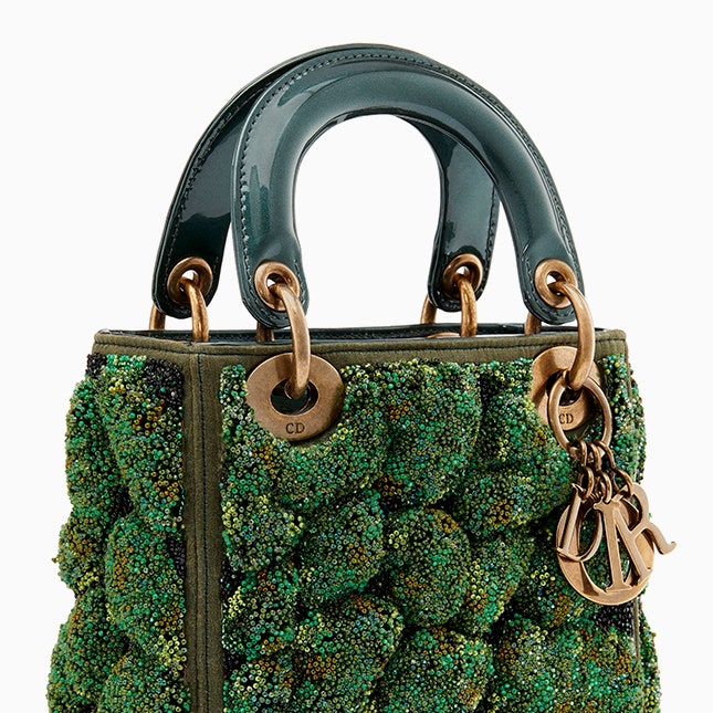 Знаменитые художницы преобразили сумки Lady Dior