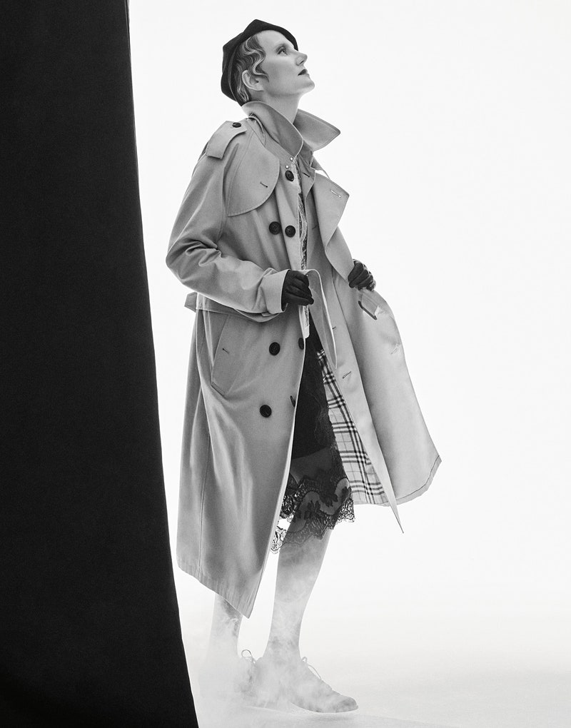 Тренч Gosha Х Burberry топ шляпа все Dior юбка Dolce amp Gabbana перчатки Max Mara туфли Giorgio Armani