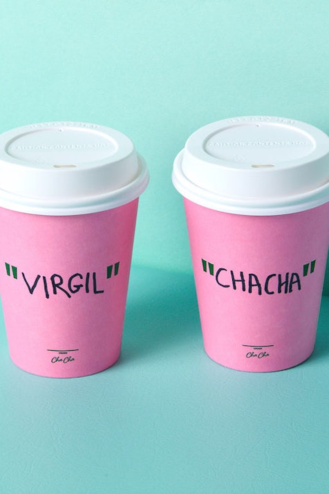 Коллекция Вирджила Абло для Cha Cha Matcha фото футболок и стаканчиков