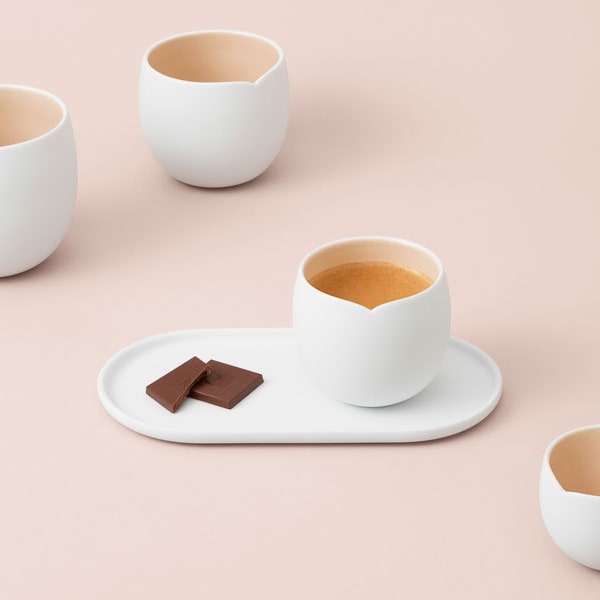 Индиа Мадави сделала кофейный набор для Nespresso