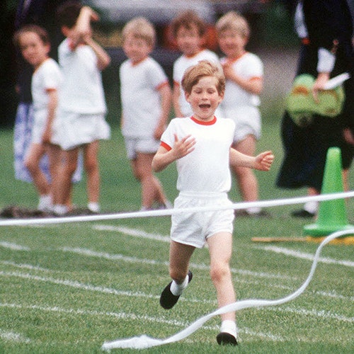 Принц Гарри на спортивном празднике в школе 1991