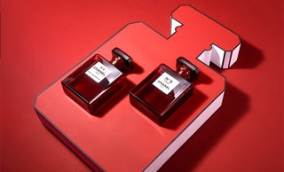 Парфюмерная вода Chanel N°5nbspи туалетная вода Chanel N°5nbspLeau 13360 рублей.