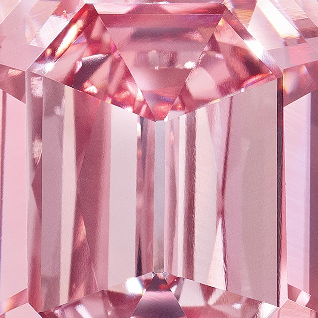 Огромный розовый бриллиант на торгах Christie's