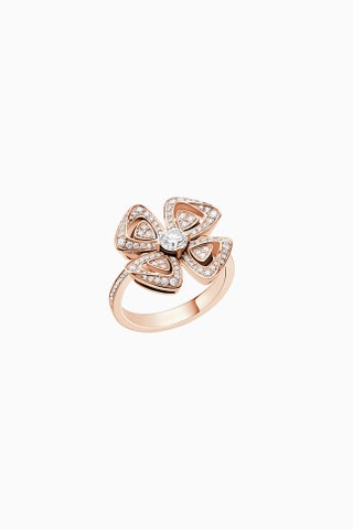 Кольцо из розового золота с бриллиантами.