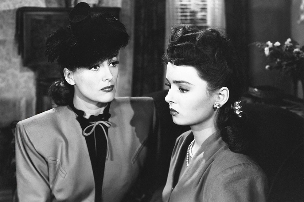 Джоан Кроуфорд и Энн Блит на съемках «Милдред Пирс» 1945