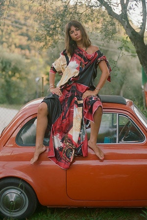 Наташа Гольденберг  фото осенний образ в кожаном плаще Balenciaga