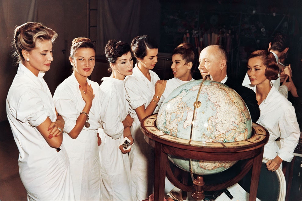 Кристиан Диор с моделями 1955