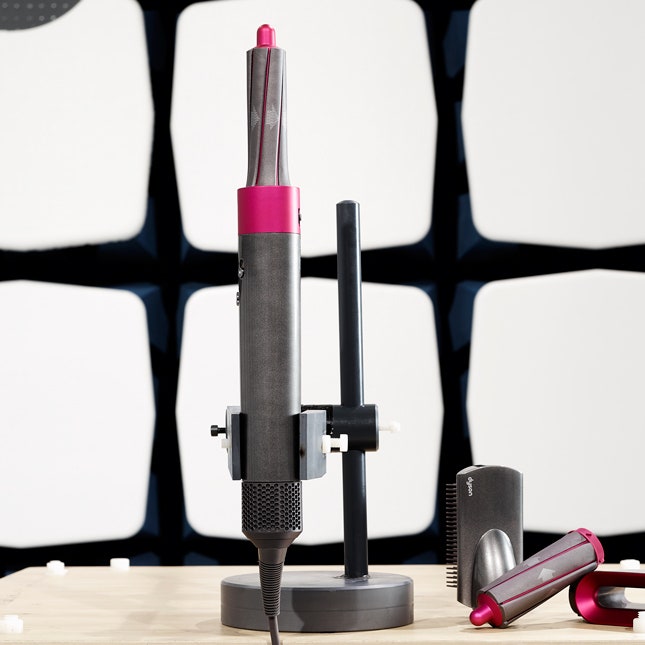 Dyson выпустили стайлер, который сам делает локоны