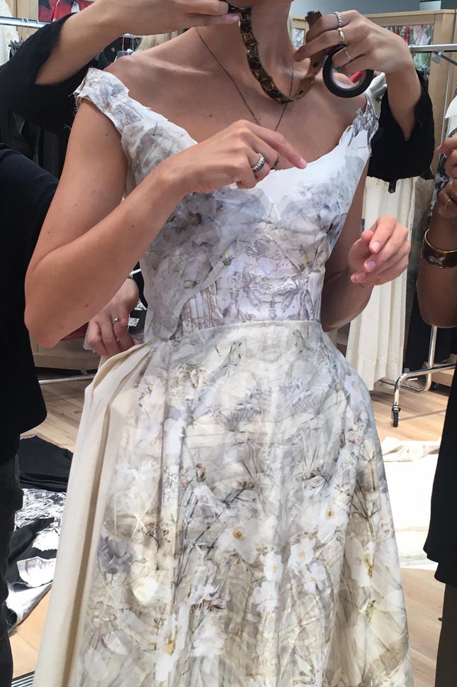 Alexander McQueen фото свадебного платья из коллекции весналето 2019