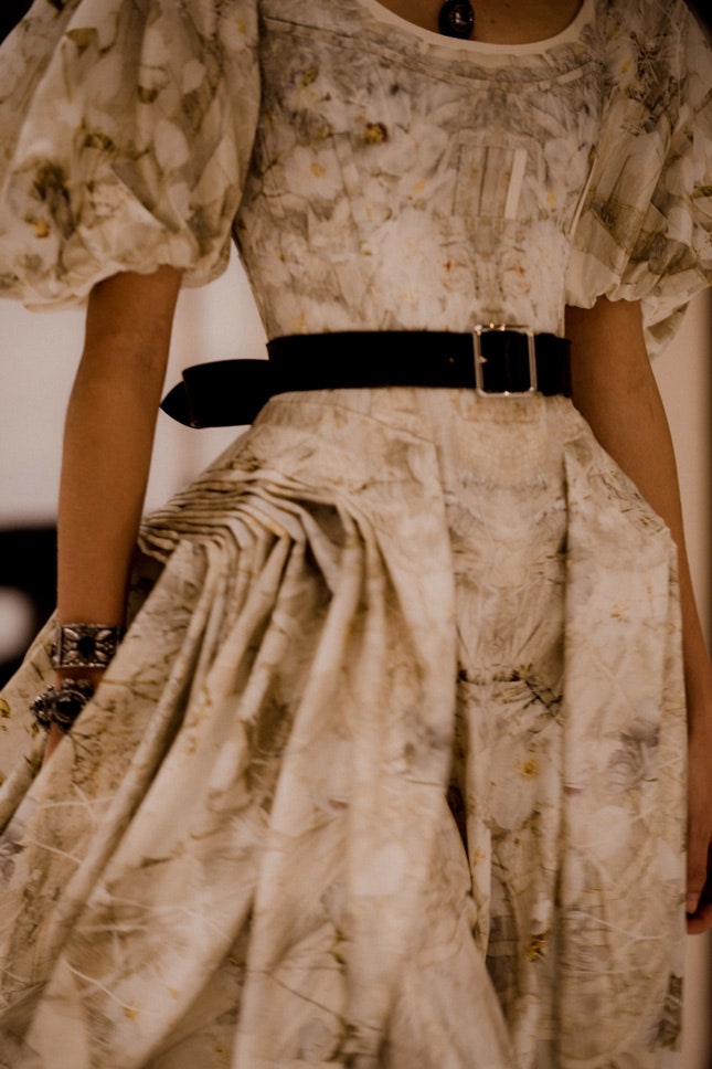 Alexander McQueen фото свадебного платья из коллекции весналето 2019