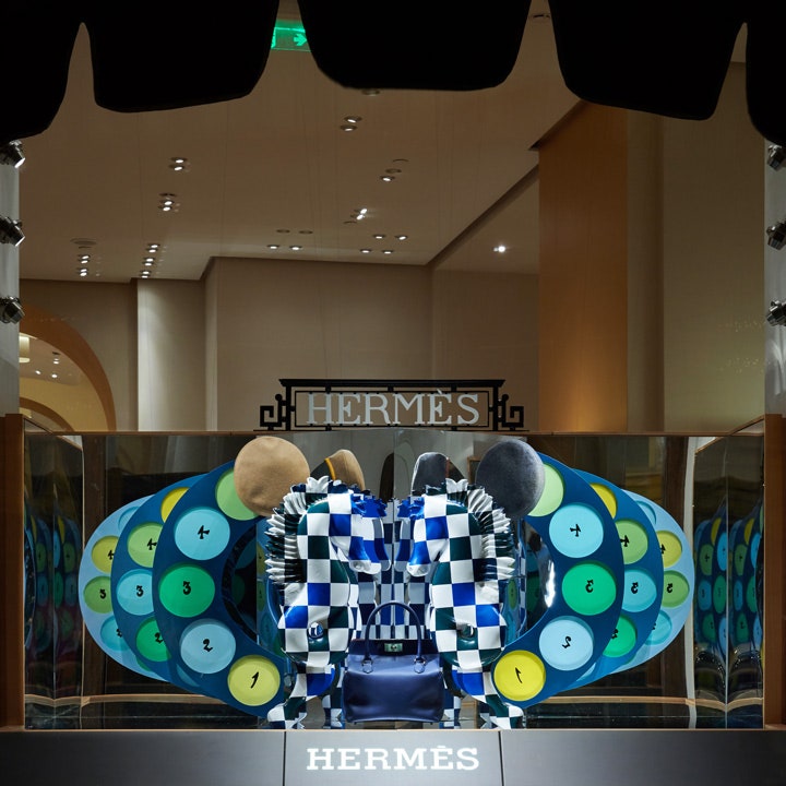 Витрину Hermès в ГУМе оформили студенты Школы дизайна ВШЭ фото