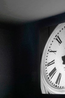 Современное искусство фото инсталляции «Часы» Кристиана Марклея