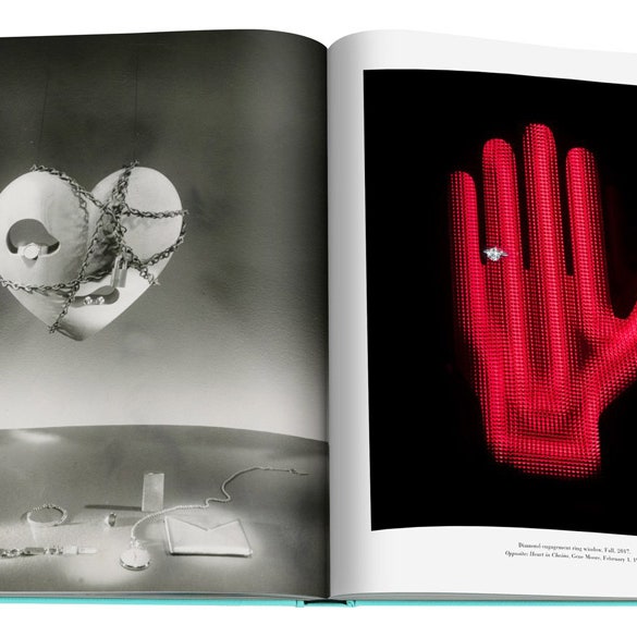 Потрясающие витрины Tiffany & Co. в альбоме Assouline