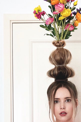 Необычные прически фото ваз из волос с цветами  тренд в инстаграме