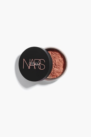Nars Highlighting Powder Orgasm 2199 рублей letu.ru.