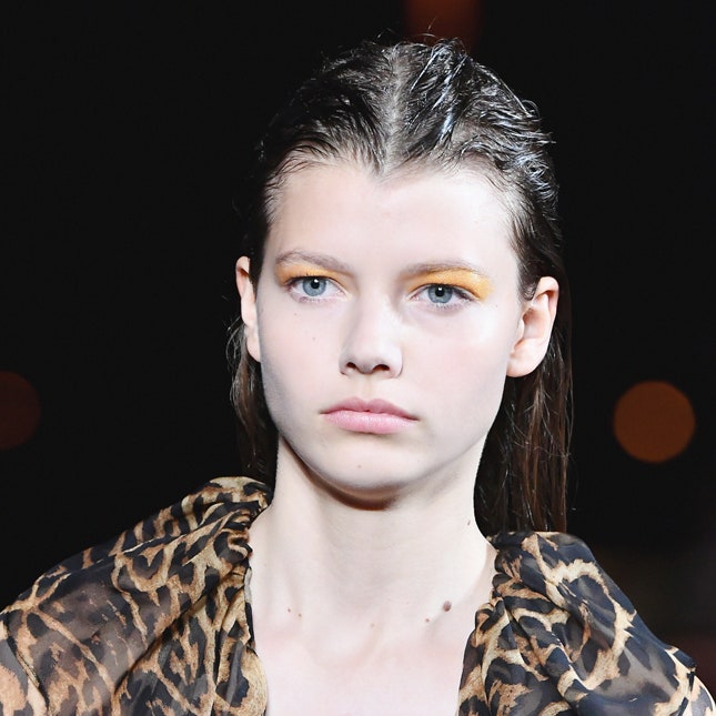 Желтые тени и прилизанные волосы на показе Saint Laurent весна-лето 2019