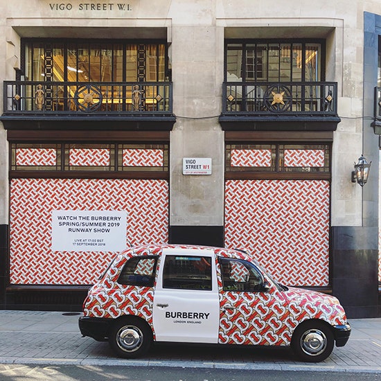 Burberry фото интерьеров флагманского магазина в Лондоне