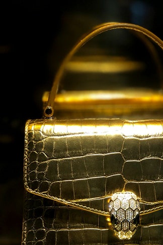 Модные сумки Bvlgari  фото моделей с драгоценными украшениями