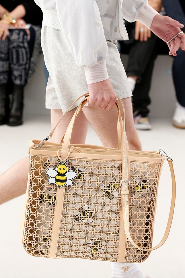 Мужские аксессуары Кима Джонса для Dior сумки и головне уборы которые попадут в вишлисты модниц