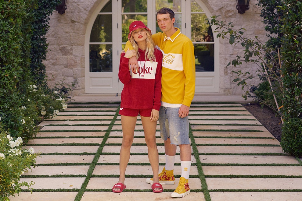 CocaCola и Kith фото коллекции одежды посвященной мировому единству