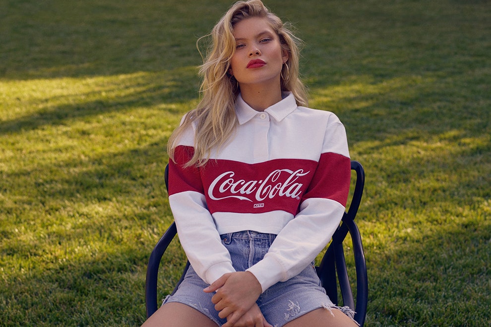 CocaCola и Kith фото коллекции одежды посвященной мировому единству