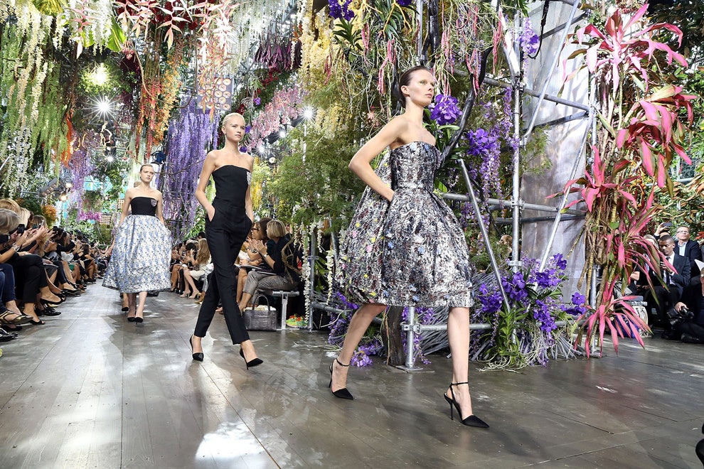 Лучшие модные показы XXI века фото шоу Chanel Alexander McQueen