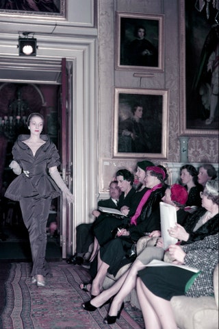 Принцесса Маргарет на показе Christian Dior 1954.