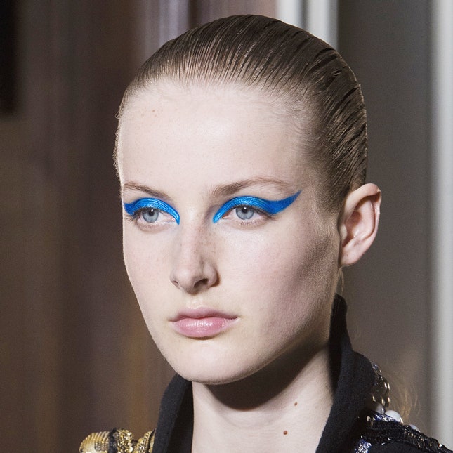 Длинные и широкие стрелки на показе Valentino