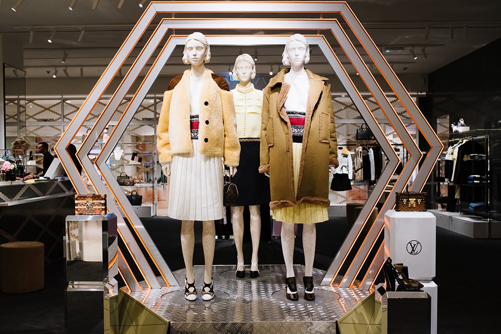 Наташа Поли фото на открытии попап магазина Louis Vuitton в Москве