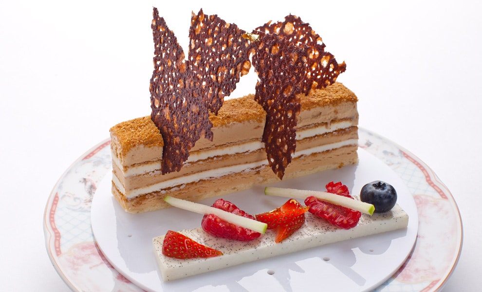 Торт медовик в Maison Dellos в ресторанах празднуют День медовика