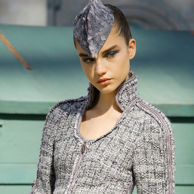 Винтажные головные уборы &- «непыльный» тренд Недели высокой моды в Париже