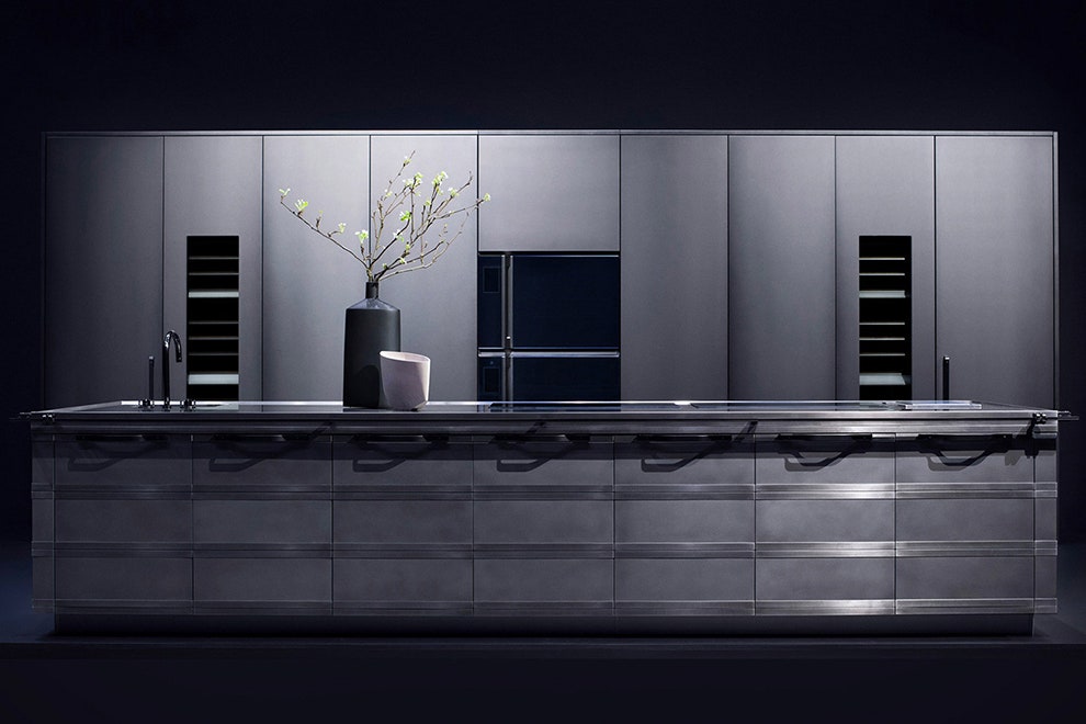 Первая коллекция кухонной мебели Fendi