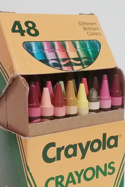 Crayola создали линию косметики бьютисредства в 95 цветах