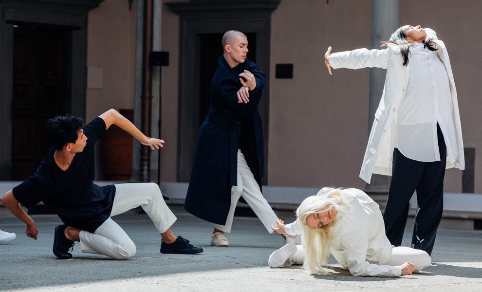 Одежду COS представили на Pitti Uomo в танцевальной постановке Soma Уэйна Макгрегора