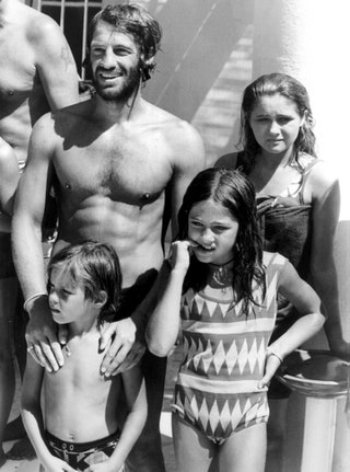 ЖанПоль Бельмондо с семьей на СенЖанКапФерра 1969.