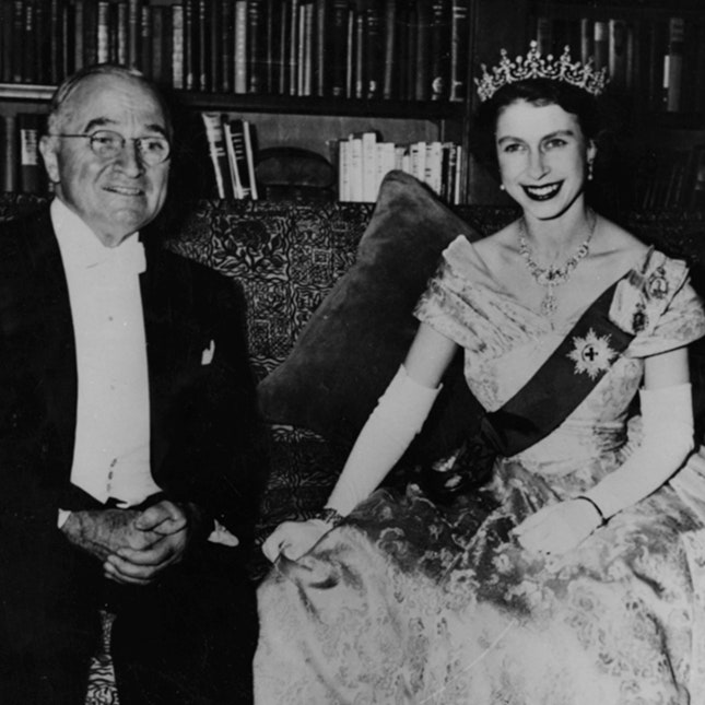 Что королева Елизавета II надевала на встречи с американскими президентами