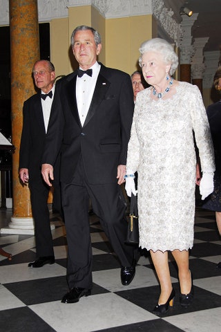 Королева Елизавета II и Джордж Бушмладший 2007.