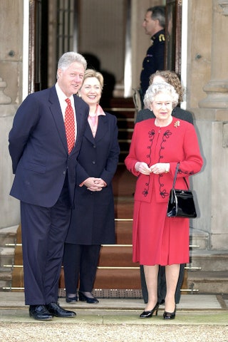 Королева Елизавета II и Билл Клинтон 2000.