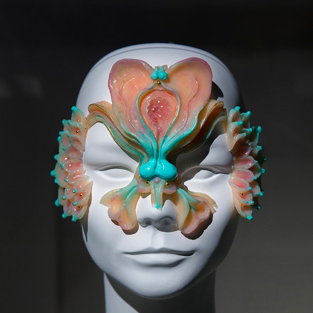 Провокационные сценические маски и костюмы Björk в Gucci Garden